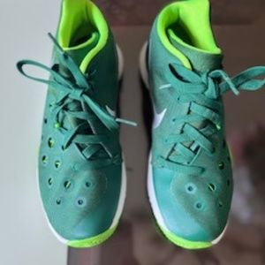 NIKE basketball shoes